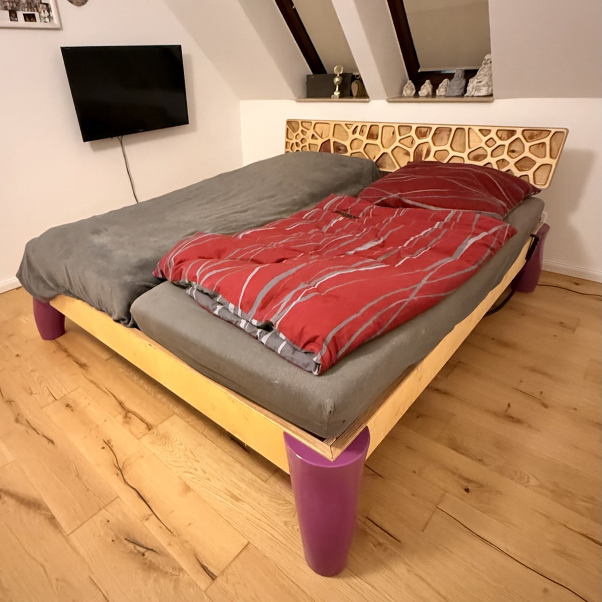 BETT — Moebelstueck