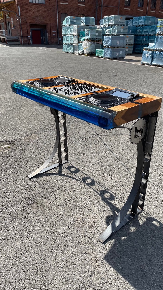 DJ-Pulte nach Maß, Bild 3