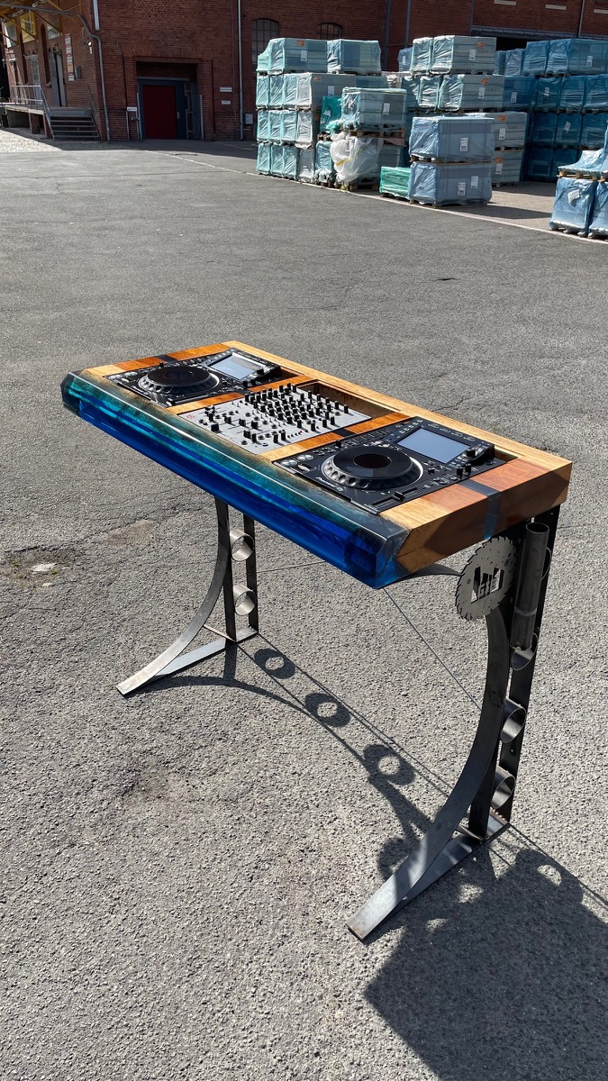 DJ-Pulte nach Maß, Bild 6