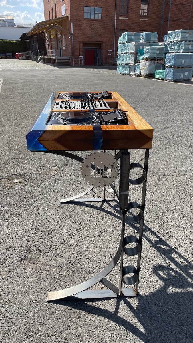 DJ-Pulte nach Maß, Bild 8
