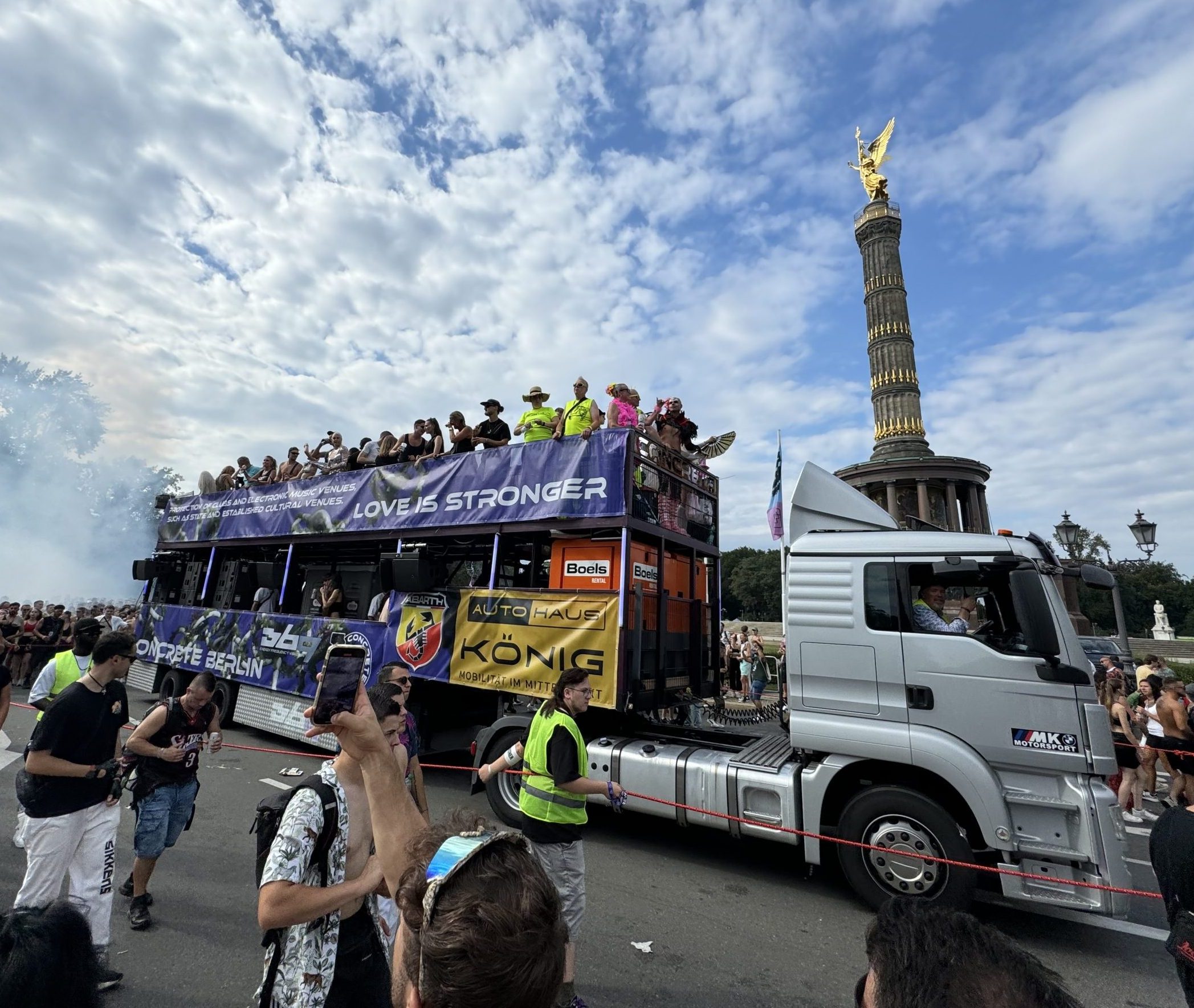 ParadeFloat — Parade-Truck